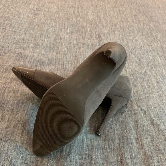 Grey suede heels - Picture 5 of 7